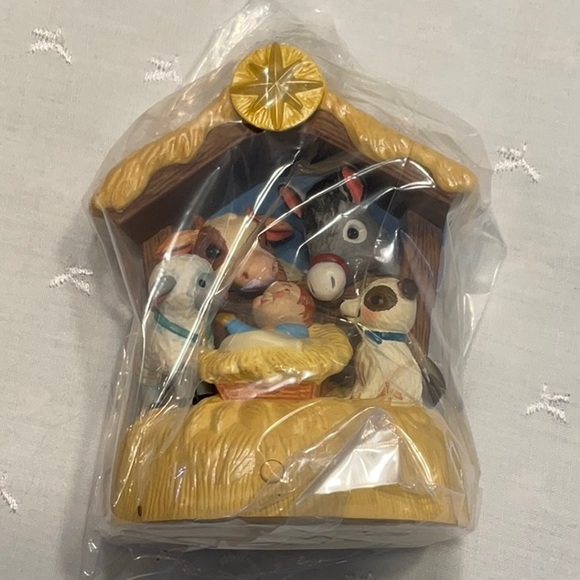 Hallmark Keepsake Interactive Ornament and Storybook Set A Gift for the Baby - Picture 6 of 8